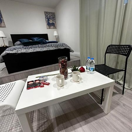 Charming Studio Apartment In London Bagian luar foto