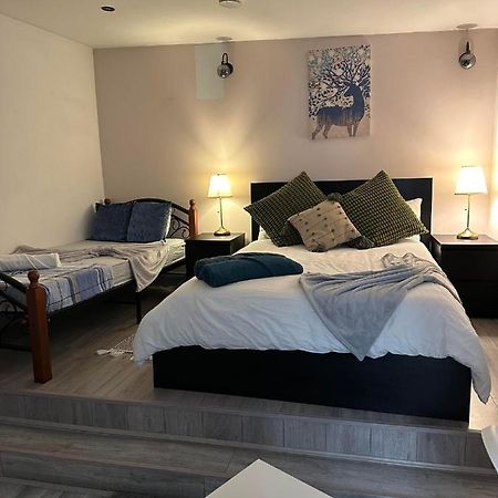 Charming Studio Apartment In London Bagian luar foto