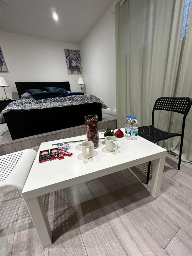 Charming Studio Apartment In London Bagian luar foto