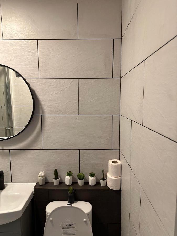 Charming Studio Apartment In London Bagian luar foto